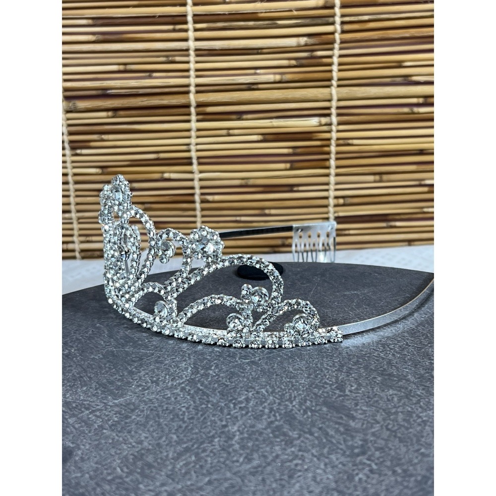 BEAUTIFUL RHINESTONE TIARA —silver Heart - Picture 5 of 5